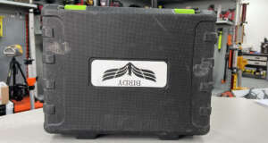 Gebruikte Birdy koffer Passend op de Birdy CL360-3G A grade product: Koffer in goede staat, sloten zijn goed, lichte gebruikssporen. Het model op de foto kan afwijken van de geleverde ontvanger, wij hebben hiervan meerdere van op voorraad. Wilt u er meerdere hebben?  Vraag dan het actuele aantal op via telefoon, whatsapp of mail.