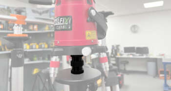 Levelfix laser VA-8 verhoger of spacer voor op statief Deze projectielaser verhoger van Levelfix zorgt ervoor dat uw laser ruim 4cm hoger komt te staan op statief  met 5/8” draad aansluiting. Hierdoor komen de pootjes van de meeste multilijnslasers vrij van de statiefkop en kan deze moeiteloos op een vlakke statiefkop geplaatst worden.