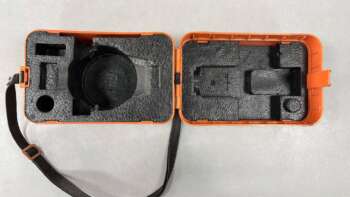 Gebruikte Leica NA20 koffer Passend op o.a. de Leica NA20 B grade product: Koffer in goede staat, slot is goed, met gebruikssporen. Het model op de foto kan afwijken van de geleverde ontvanger, wij hebben hiervan meerdere van op voorraad. Wilt u er meerdere hebben?  Vraag dan het actuele aantal op via telefoon, whatsapp of mail.