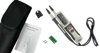 Levelfix EM700 universele Spanningstester Of je nou werkt als inspecteur, elektricien of elektromonteur, een betrouwbare en snelle spanningsmeter is onmisbaar in jouw gereedschapskist. De LEVELFIX EM700 is een universele spanningsmeter (categorie lll). De veilige meetpennen zorgen voor een afstand die geschikt is voor stopcontacten (wcd). Met de EM700 meet je spanning van 12 – 690V AC/DC, maar ook frequentie van 0 – 60Hz, polariteit en draairichting. Daarnaast heeft hij de mogelijkheid voor een enkelpolige fasetest. Dankzij de ingebouwde zaklamp werk je ook veilig in donkere ruimtes, zoals een meterkast. De Levelfix EM700 universele spanningsmeter werkt op 3 AAA-batterijen en wordt geleverd in een stevige tas.