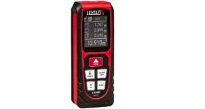 Levelfix LXD60i De Levelfix LXD60i is een digitale laser afstandmeter welke tot 60 meter meet, met een hoge meetsnelheid en nauwkeurigheid van 2mm per meting. Dankzij de IP54 waterdichte en compacte en ergonomische behuizing is de LXD60i voor veruit de meeste klussen geschikt. Functies: De LXD60i is ondanks zijn veelzijdigheid en slimme meetfuncties toch eenvoudige te bediening. Door de intuïtieve bediening is er snel te schakelen tussen de verschillende meetmogelijkheden. Zo is het mogelijk om een enkele lengte te meten of continu te meten (min-max), ook is het mogelijk om oppervlakten en inhoudsmaten te meten.  De LXD60i kan lengten, oppervlakten en inhoudsmaten optellen en aftrekken met een druk op de ± toets. Door de continue hoekmeting is het ook mogelijk om indirect te meten en de Pythagoras functie te gebruiken. De afstandsmeter heeft een intern geheugen waarin de laatste 50 metingen automatisch worden opgeslagen. Schildersfunctie De afstandsmeter heeft ook een schilderfunctie, zodat je de totale oppervlakte kunt berekenen die je moet berekenen door eenvoudig de lengtes van verschillende metingen bij elkaar op te tellen en te vermenigvuldigen met de hoogte. LEVELFIX Connect Met de ingebouwde Bluetooth-functie kun je meetwaarden overbrengen naar de LEVELFIX Connect app op je smartphone of tablet. In de app heb je een schetsfunctie waarmee je een schets van de kamer kunt maken en de gemeten afstanden bij elke wand kunt optellen. Reparatie en kalibratie: Ieder meetinstrument, van puntlaser tot totalstation wordt voor levering volledig door ons nagekeken en krijgt het apparaat een eindkalibratie voordat deze opgehaald of verzonden wordt. Mocht het product af fabriek komen, dan verricht de fabriek volgens onze afspraken deze controle en eindkalibratie. Reparaties en kalibraties worden in onze eigen servicecenter gedaan. Hierdoor kunnen wij de hoogste kwaliteit leveren.