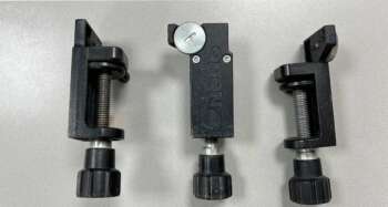 Nedo Heavy duty baakklem Voor bevestiging van de handontvanger aan een laser baak of lat. Geschikt voor o.a. Nedo Acceptor2 digital, Pro en Line Nedo Commander2 H, H2N, H2N+, HVA en HVA2N Levering: 1 stuks baakklem Het klem op de foto kan afwijken van de geleverde klem hier hebben wij er meerdere van liggen. De vorige eigenaar heeft geen kenmerk in de klem gegraveerd. Alle klemmen zijn getest en werken naar behoren.