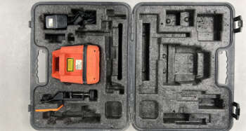 Refurbished QBL QL320H Goed werkende QBL QL320H met oplaadbare QL314 ontvanger. Zowel optisch als mechanisch in goede staat. Roodlicht Bouwlaser Werkbereik: 250 m met ontvanger Nivelleernauwkeurigheid: ± 0,7 mm/10m Stof- en spatwaterbescherming: IP 65 Elektrische voeding: Accupack Gebruiksduur: 70 h met accu Statiefschroefdraad: 5/8″ Projectie: Horizontaal Bijzonderheden: Ontvanger is voorzien van een nieuwe accu, accu’s laser zijn van 2022 Voor levering wordt het apparaat voorzien van een nieuwe keuring en certificaat. Er zit 6 maanden garantie op het instrument. Dit instrument wordt geleverd in een koffer met ontvanger, baakklem, accu en lader.