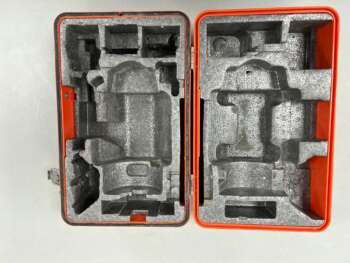 Gebruikte Sokkia LP30/31 koffer Passend op de Sokkia LP30, LP30A, LP31 en LP31A B grade product: Koffer in nette staat, sloten werken goed, zijsluitingen ontbreken, . Het model op de foto kan afwijken van de geleverde ontvanger, wij hebben hiervan meerdere van op voorraad. Wilt u er meerdere hebben? Vraag dan het actuele aantal op via telefoon, whatsapp of mail.