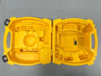 Gebruikte Spectra koffer Passend op o.a. de Spectra LL100 A grade product: Koffer in goede staat, sloten werken goed, met enkele gebruikssporen, kenmerken vorige eigenaar zijn zoveel mogelijk verwijdert. Zie foto's Wilt u er meerdere hebben? Vraag dan het actuele aantal op via telefoon, whatsapp of mail.