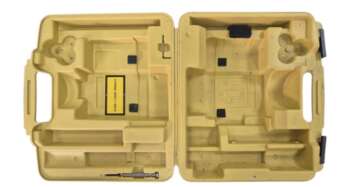 Gebruikte Topcon RL-60 koffer Passend op de Topcon RL-60A en RL-60B B+ grade product: Koffer in goede staat, slot werkt goed, met lichte gebruikssporen Het model op de foto kan afwijken van de geleverde ontvanger, wij hebben hiervan meerdere van op voorraad. Wilt u er meerdere hebben?  Vraag dan het actuele aantal op via telefoon, whatsapp of mail.