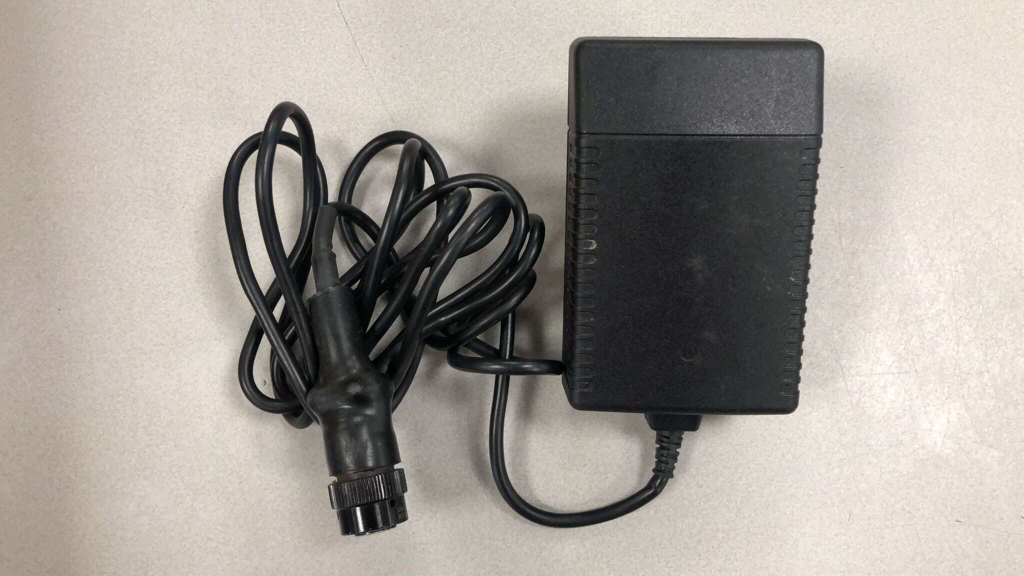 Triax PL100 lader Bouwlasers Online