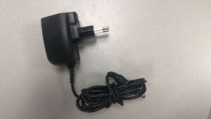 Zijaanzicht van gebruikte Bosch lader voor Bosch GRL 400H, GRL 300HVG, GRL 300HV