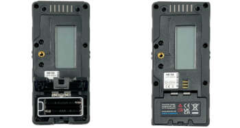 Het verlichte digitale display van de Androtec MTR-125RG toont een exact hoogteverschil van -14 millimeter.