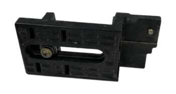 Gebruikte Sokkia baakklem Passend op o.a.: Sokkia LR100 handontvanger Levering: 1 stuks baakklem Het klem op de foto kan afwijken van de geleverde klem hier hebben wij er meerdere van liggen. De vorige eigenaar heeft geen kenmerk in de klem gegraveerd. Alle klemmen zijn getest en werken naar behoren.