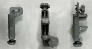 Gebruikte Spectra C70 baakklem Nieuw model met 4 punten Passend op o.a.: oude spectra HL700 en Apache Storm handontvanger Levering: 1 stuks baakklem Het klem op de foto kan afwijken van de geleverde klem hier hebben wij er meerdere van liggen. De vorige eigenaar heeft geen kenmerk in de klem gegraveerd. Alle klemmen zijn getest en werken naar behoren.