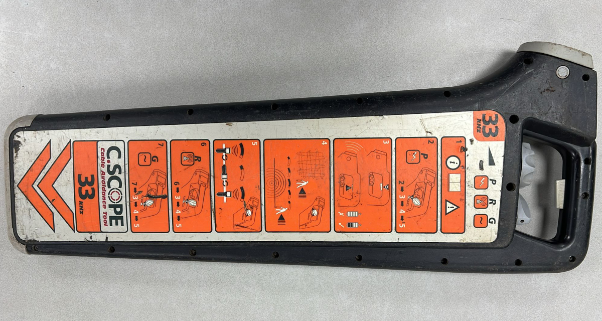 Refurbished C.Scope 33Hz kabelzoeker Meetdiepte stroom 3m Meetdiepte radio 2m Meetdiepte generator 4m Meetdiepte sonde 7m Diepte indicatie Nee voor levering wordt het apparaat voorzien van een nieuwe keuring en certificaat. Er zit 3 maanden garantie op het instrument.