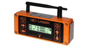 De Geo afstandbediening FB-10 maakt draadloze bediening mogelijk van GEO-lasers met LCD-display die hiervoor zijn uitgerust. De laser en afstandsbediening hebben elk een radiozender en -ontvanger. De laser kan op afstand worden bediend tot op een afstand van 350 m als er visueel contact is tussen de laser en de afstandbediening. De bediening en het LCD-display van de laser en de afstandbediening zijn identiek.