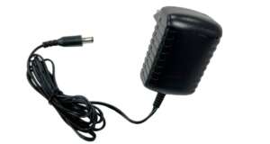 Een zwarte Geo Fennel Lader 6V op een witte achtergrond.