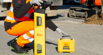 Leica DD300 GPS leidingzoeker in gebruik op bouwplaats