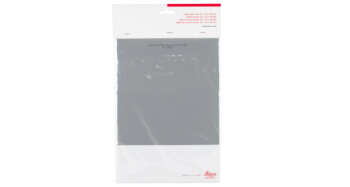 Leica GZM 26 richtmerk De Leica Geosystems GZM26 richtplaat is ontworpen voor het meten van oppervlakken die slecht reflecteren. Beide zijden zijn te gebruiken - de grijze zijde voor kortere afstanden tot 30m en de bruine zijde voor langere afstanden vanaf 30m. Afmetingen: 210 x 297 mm (A4)