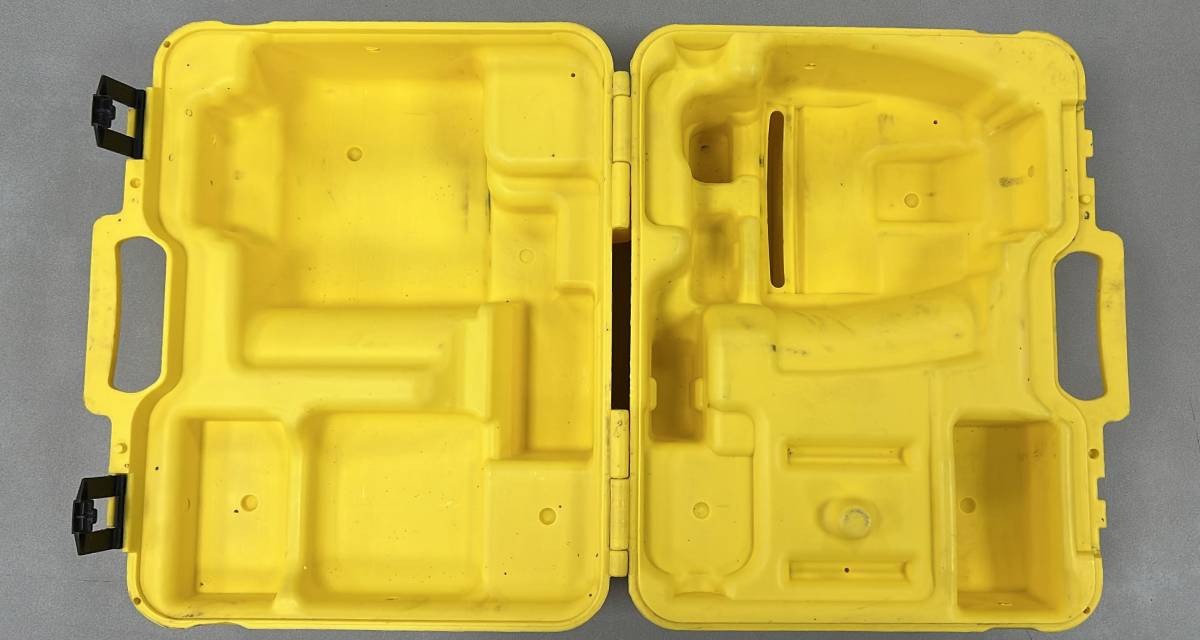 Gebruikte Leica 100LR koffer Passend op de Leica 100LR serie A grade product: Koffer in goede staat, sloten zijn goed, lichte gebruikssporen. Het model op de foto kan afwijken van de geleverde ontvanger, wij hebben hiervan meerdere van op voorraad. Wilt u er meerdere hebben? Vraag dan het actuele aantal op via telefoon, whatsapp of mail.