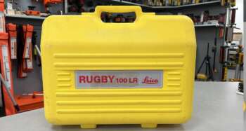 Gebruikte Leica 100LR koffer Passend op de Leica 100LR serie A grade product: Koffer in goede staat, sloten zijn goed, lichte gebruikssporen. Het model op de foto kan afwijken van de geleverde ontvanger, wij hebben hiervan meerdere van op voorraad. Wilt u er meerdere hebben? Vraag dan het actuele aantal op via telefoon, whatsapp of mail.