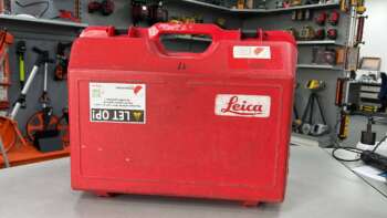 Leica T100 koffer (A grade) Passend op o.a. T100 A grade product: Koffer in goede staat, buiten kant wat gebruiksschade, van binnen zeer goed. Het model op de foto kan afwijken van de geleverde ontvanger, wij hebben hiervan meerdere van op voorraad. Wilt u er meerdere hebben?  Vraag dan het actuele aantal op via telefoon, whatsapp of mail.