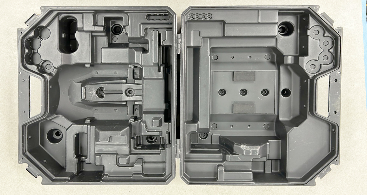 Lege, open koffer voor een Levelfix 860H / HVS laser met lichte gebruikssporen aan de binnenkant.