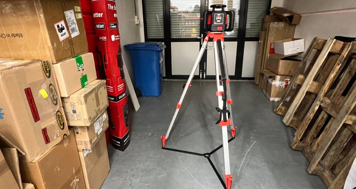 Statiefster De Nedo statiefster is bijzonder geschikt om statieven in de interieurbouw op gladde vloeren een stevige ondergrond te bieden. (Ø 1 m)