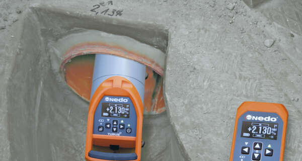 De robuuste behuizing is bestand tegen onderdompelen in water volgens IP 68.