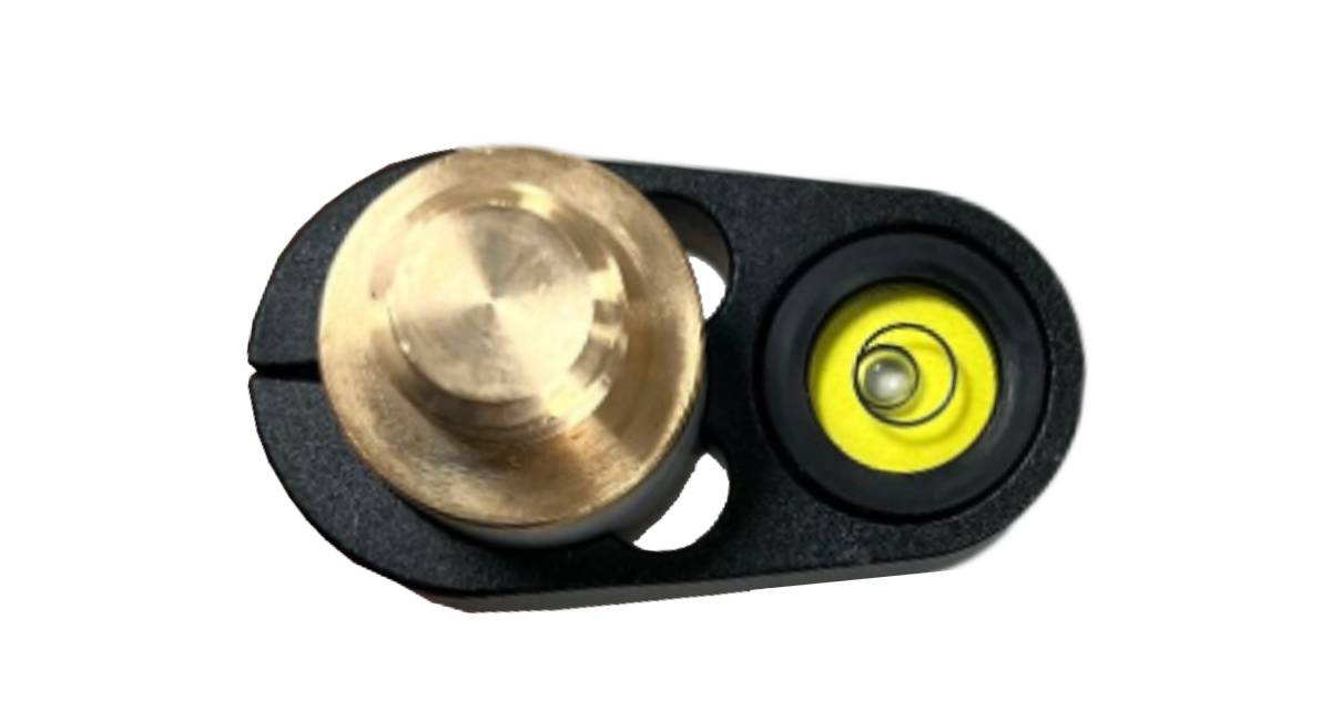 Prismapunt 100 mm Met deze uit aluminium vervaardigde prismapunt met een totale lentgte van 100mm kunt je met het prisma vlak boven de grond meten. Deze prismapunt is voorzien van een 5/8"draad aansluiting en een doosniveau.