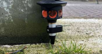 Prismapunt 100 mm Met deze uit aluminium vervaardigde prismapunt met een totale lentgte van 100mm kunt je met het prisma vlak boven de grond meten. Deze prismapunt is voorzien van een 5/8"draad aansluiting en een doosniveau.