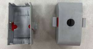 Gebruikte Leica T110 batterijhuis Bijzonderheden: Het model op de foto kan afwijken, wij hebben hiervan meerdere van op voorraad. Batterijhouders zijn geheel nagekeken en waar nodig een laadconnector en/of schakelaar vervangen. Lichte gebruikssporen, werking is getest. 3 maanden garantie.