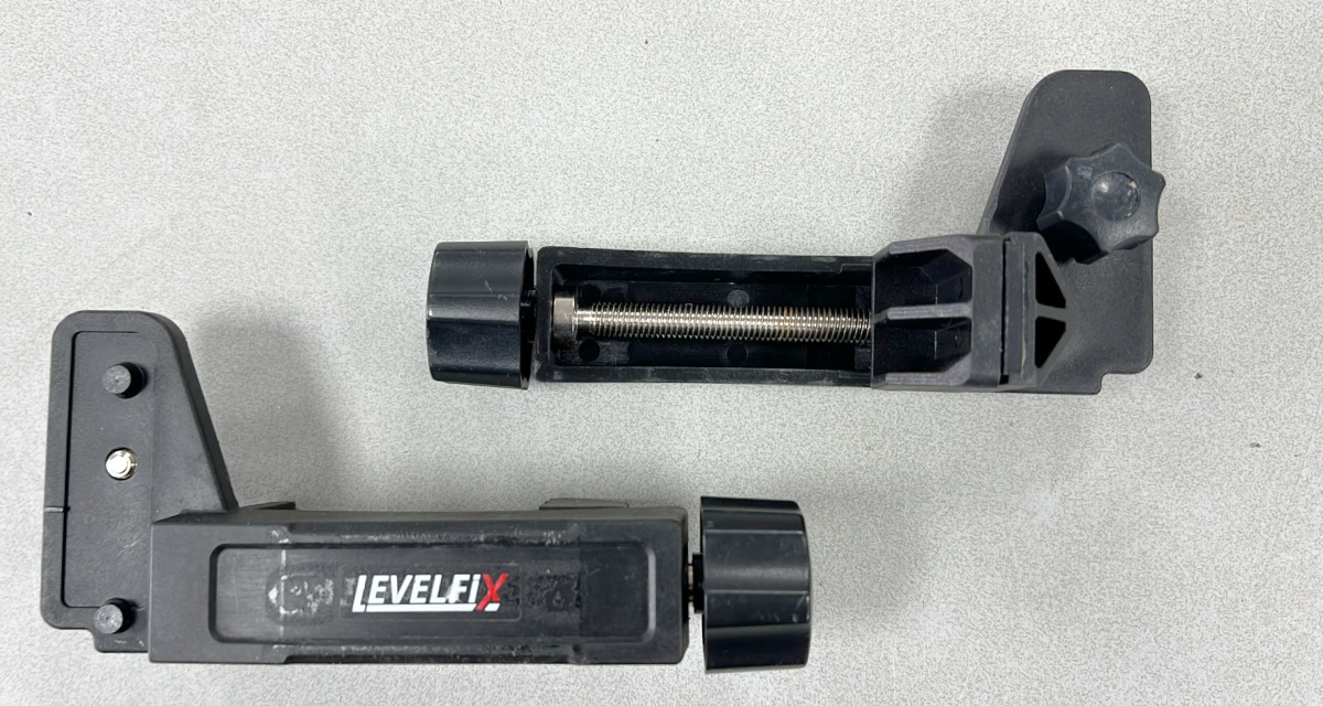 Tweedehands Levelfix baakklem voor LLD, RLD en DLD ontvangers, compleet met schroefmechanisme.