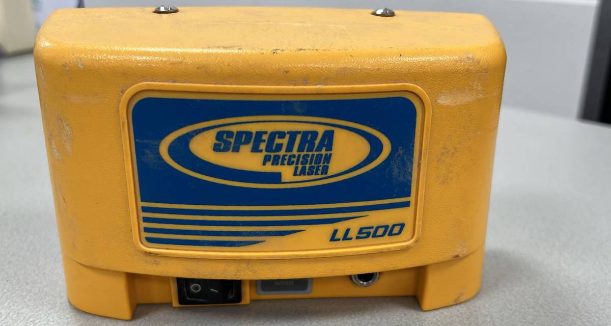 Spectra LL500 batterij houder (revisie) Bouwlasers Online