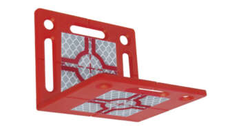 Vooraanzicht van de Rothbucher Systeme RS90R precisie monitoring reflector, die de hoogwaardige prisma toont.