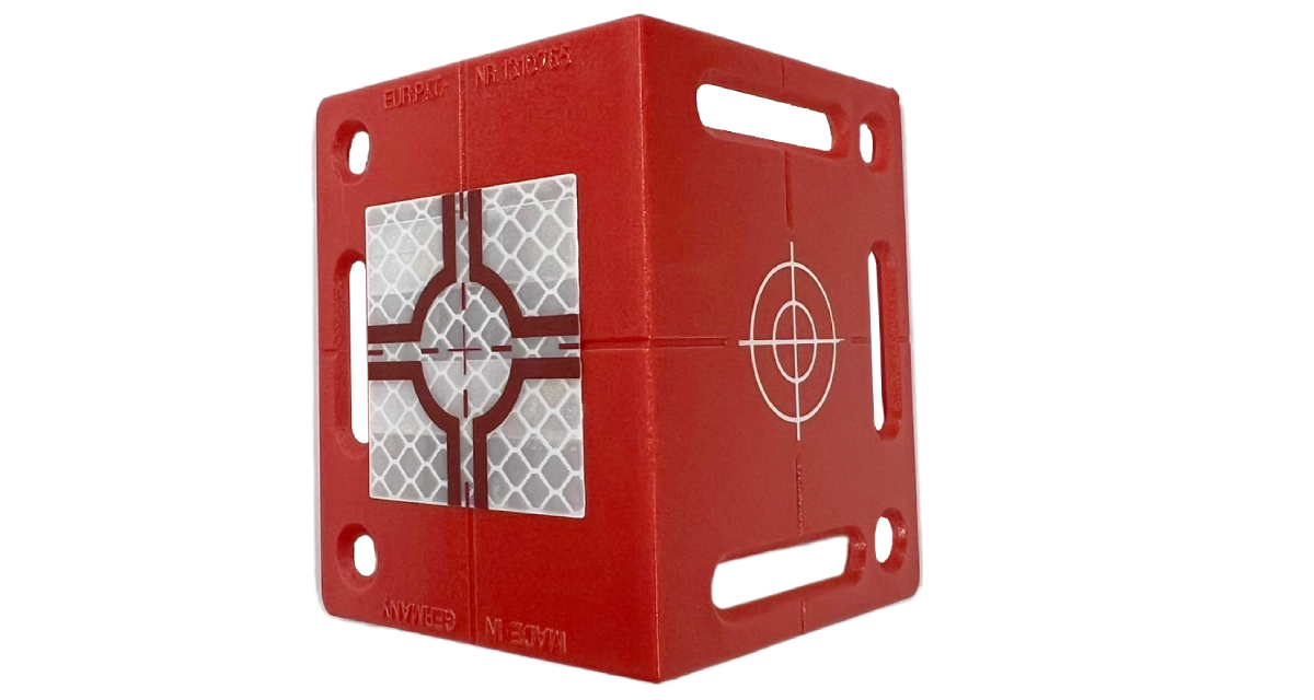 Achterkant van de Rothbucher RS90R monitoring reflector, met het speciaal ontworpen montagevlak voor verlijming.