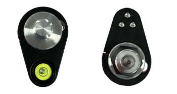 Centerpons met 5/8" aansluiting t.b.v. prisma Door op deze automatische centerpons te drukken zal een veermechanisme worden gespannen dat bij voldoende druk plotseling doorslaat. Hierdoor zal er een putje op de gemeten locatie geslagen worden.