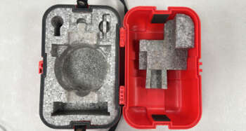 Gebruikte Sokkia B30 koffer Passend op de Sokkia B20/30/40 en Topcon ATB3, ATB4 B+ grade product: Koffer in goede staat, slot is goed, met gebruikssporen. Het model op de foto kan afwijken van de geleverde ontvanger, wij hebben hiervan meerdere van op voorraad. Wilt u er meerdere hebben? Vraag dan het actuele aantal op via telefoon, whatsapp of mail.