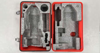 Gebruikte Sokkia DT510 koffer Passend o.a. op de Sokkia DT510A B grade product: Koffer heeft gebruikssporen en blauwe letters op de koffer, inlay in koffer nog erg netjes. Het model op de foto kan afwijken, wij hebben hiervan meerdere van op voorraad. Wilt u er meerdere hebben?  Vraag dan het actuele aantal op via telefoon, whatsapp of mail.