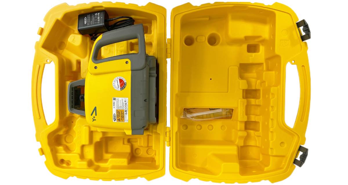 Spectra LL1505C bouwlaser en lader in open koffer.