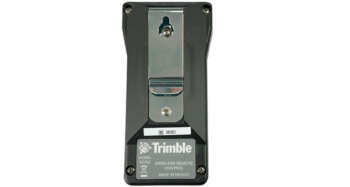 Achterzijde van de Spectra RC502 afstandsbediening met batterijcompartiment.