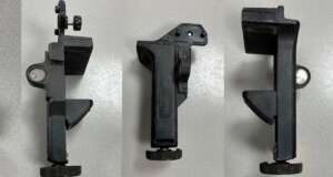 GebruikteTopcon LS-100D baakklem Passend op o.a.: Androtec STR-60, MTR-60 en MTR90 serie, Topcon LS-100D, Pronivo PNLUD18 en PNRLD-MM, PLS XLD+ en Imex LRX 10 mm Levering: 1 stuks baakklem Het klem op de foto kan afwijken van de geleverde klem hier hebben wij er meerdere van liggen. De vorige eigenaar heeft geen kenmerk in de klem gegraveerd. Alle klemmen zijn getest en werken naar behoren.