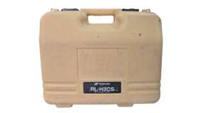 Gebruikte Topcon RL-H3 koffer Passend op de Topcon RL-H3C, RL-H3CL en RL-H3CS B+ grade product: Koffer in goede staat, slot werkt goed, met gebruikssporen Het model op de foto kan afwijken van de geleverde ontvanger, wij hebben hiervan meerdere van op voorraad. Wilt u er meerdere hebben?  Vraag dan het actuele aantal op via telefoon, whatsapp of mail.