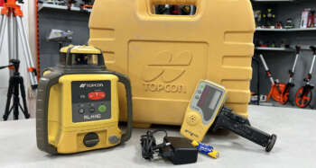 Refurbished Topcon RL-H4C Goed werkende Topcon RL-H4C met LS80L ontvanger. Zowel optisch als mechanisch in goede staat. Roodlicht Bouwlaser Werkbereik: 400 m met ontvanger Nivelleernauwkeurigheid: ± 0,5 mm/10m Stof- en spatwaterbescherming: IP 66 Elektrische voeding: Accupack Gebruiksduur: 60 h met accu Statiefschroefdraad: 5/8″ Projectie: Horizontaal, handmatig enkel afschot Bijzonderheden: Lichte gebruikssporen, laser is voorzien van een nieuwe behuizing onderkant en nieuw toetsenbord Voor levering wordt het apparaat voorzien van een nieuwe keuring en certificaat. Er zit 6 maanden garantie op het instrument. Dit instrument wordt geleverd in een koffer met  ontvanger, baakklem, accu en lader.