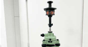 Verloop Leica naar 5/8" aansluiting Dis aluminium verloopstuk maakt het mogelijk een prisma met een 5/8"  aansluiting te monteren op een prismastok of stelvoet met een Leica aansluiting.