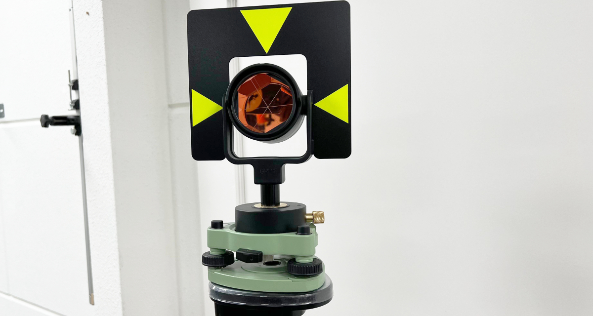 Verloop 5/8" naar Leica aansluiting Dis aluminium verloopstuk maakt het mogelijk een prisma met een Leica aansluiting te monteren op een prismastok of stelvoet met 5/8" aansluiting.