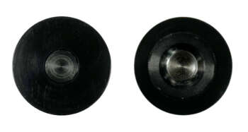 Zandvoet t.b.v. GPS/Prismastok Als je je GPS-apparaat of prisma in het zand wilt gebruiken, zul je al snel merken dat het scherpe uiteinde van het apparaat wegzakt in de zachte grond. Dit is waar deze speciale zandvoetjes van pas komen. Je schroeft deze zandvoet eenvoudig onder de prisma- of roverstok i.p.v. de punt. Dankzij de grote diameter van dit hulpstuk zal je stok niet langer wegzakken in de zanderige grond. De zandvoet heeft een female 5/8" aansluiting